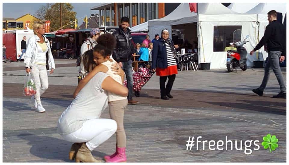 Grote knuffels en kleine knuffels, warme knuffels en onhandige knuffels.